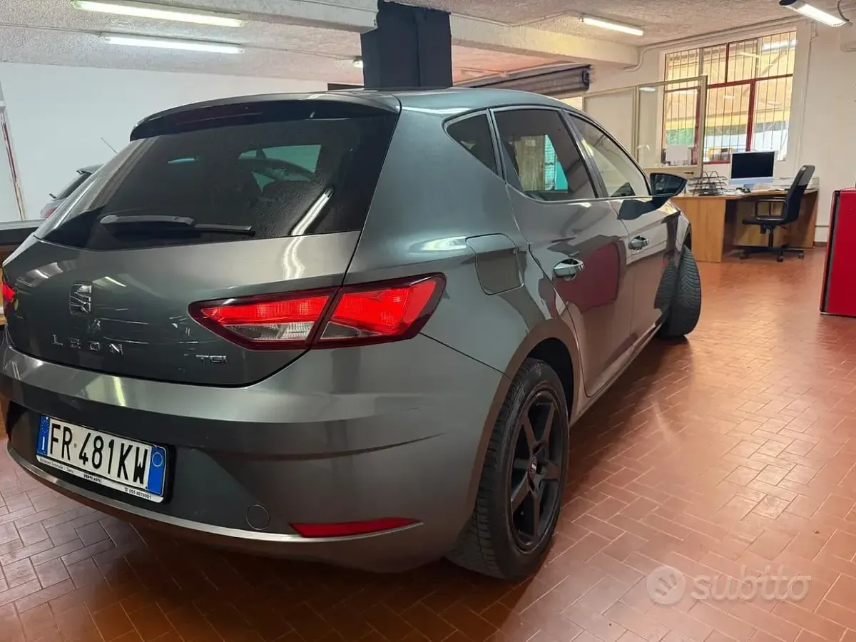 Usata Seat Leon Business 110 CV (80 kW) 2018 Grigio Berlina