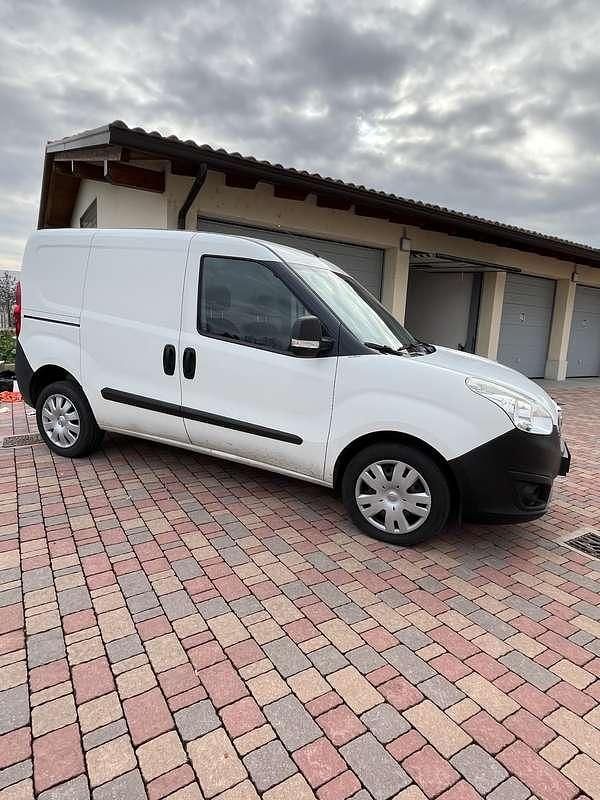 Usata Opel Combo 120 CV (88 kW) 2016 Monovolume