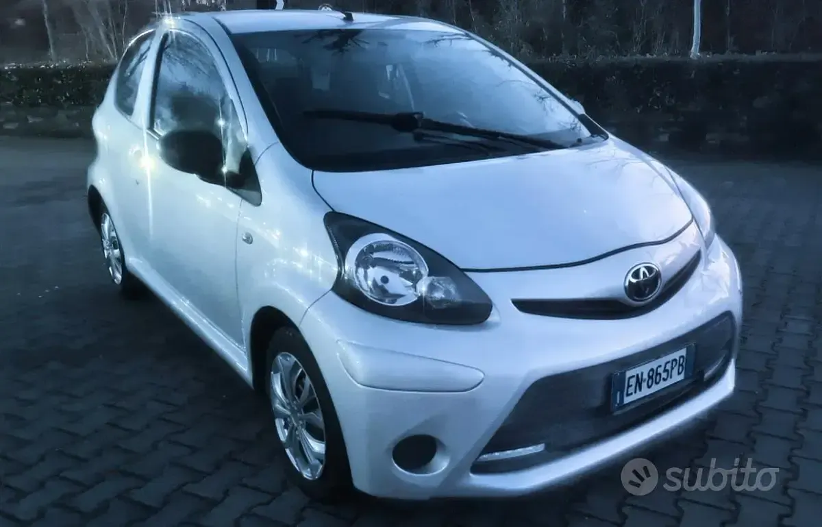 Usata Toyota Aygo 68 CV (50 kW) 2011 Utilitaria
