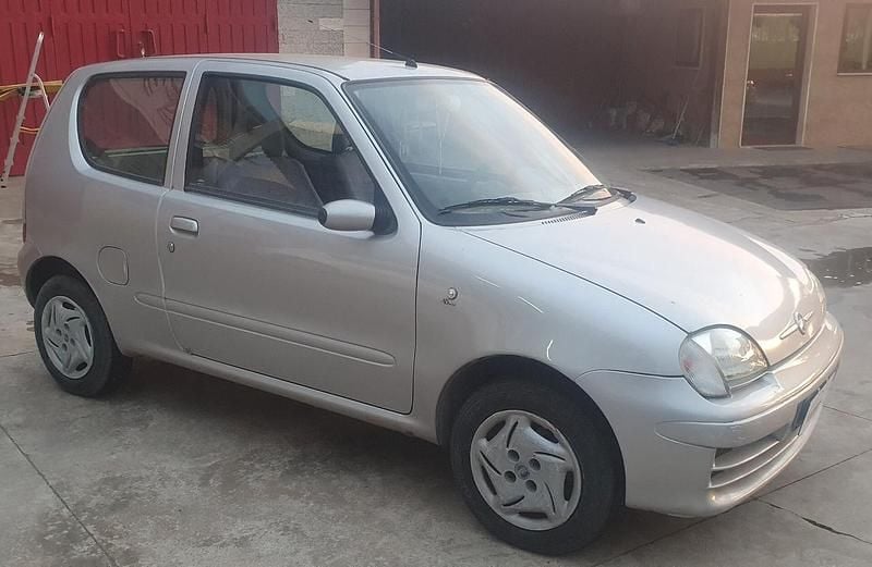 Usata Fiat 600 Anniversary 54 CV (39 kW) 2006 Argento Utilitaria