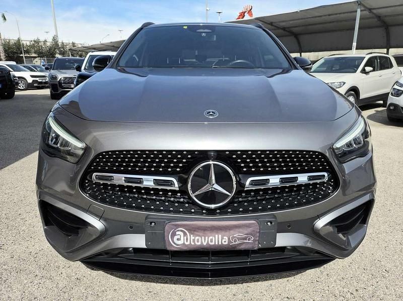 Usata Mercedes GLA200 Premium 150 CV (110 kW) 2024 Grigio montagna SUV