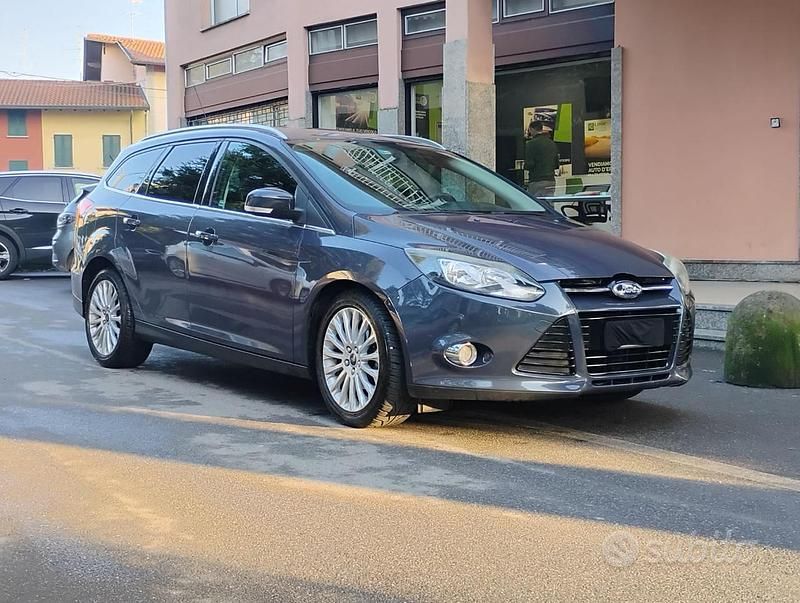 Usata Ford Focus 116 CV (85 kW) 2013 Grigio Station wagon