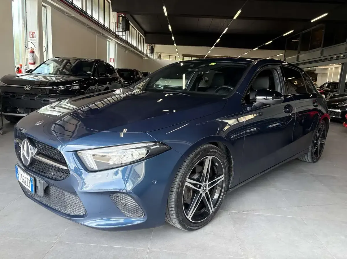 Usata Mercedes A180 Premium 116 CV (85 kW) 2020 Blu/azzurro Berlina