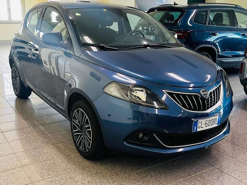 Usata Lancia Ypsilon Gold 69 CV (50 kW) 2022 Blu Utilitaria