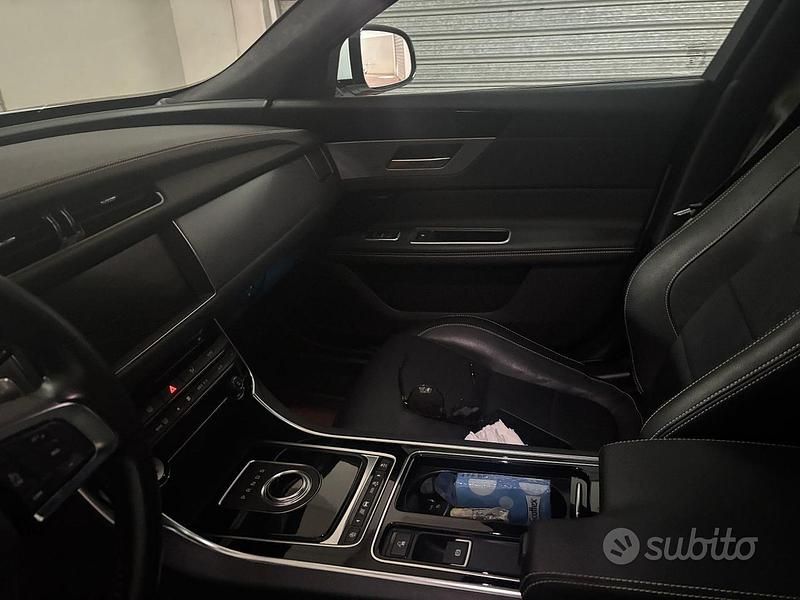 Usata Jaguar XF Sportbrake R-Sport 179 CV (131 kW) 2020 Bianco Station wagon