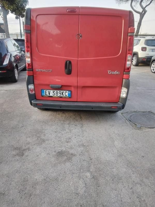 Usata Renault Trafic 114 CV (83 kW) 2014 Rosso Monovolume
