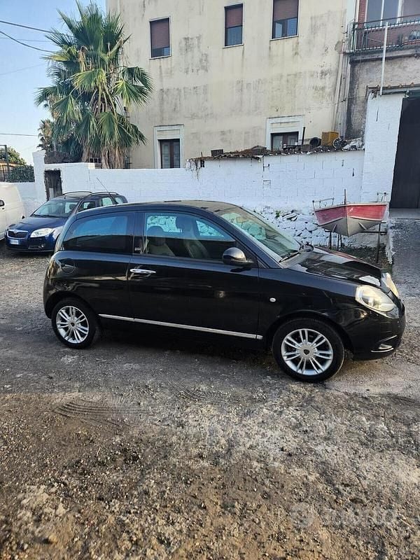 Usata Lancia Ypsilon Platinum 69 CV (50 kW) 2012 Nero Utilitaria