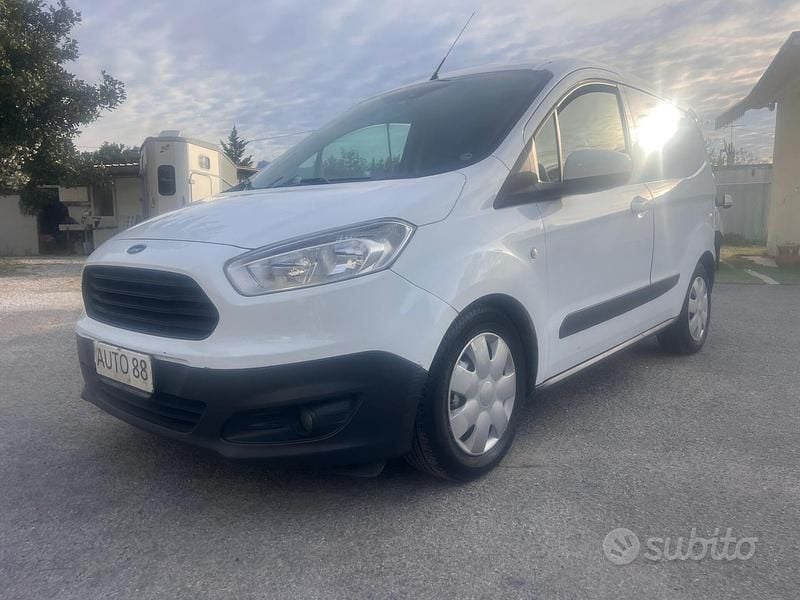 Usata Ford Tourneo Courier 75 CV (55 kW) 2016 Bianco Monovolume