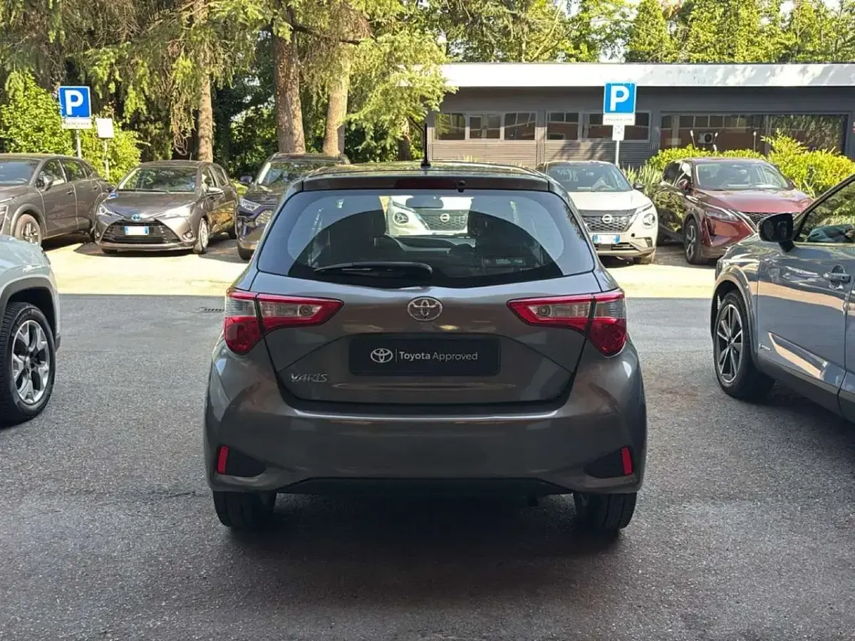Usata Toyota Yaris Lounge 69 CV (50 kW) 2017 Other Berlina