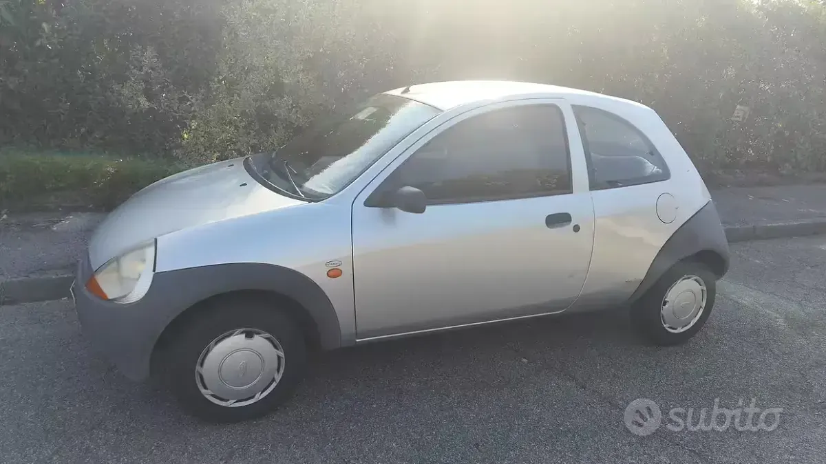 Usata Ford Ka 60 CV (44 kW) 2001 Grigio Utilitaria