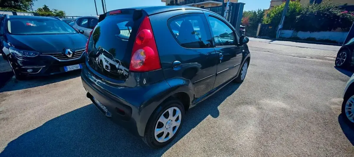 Usata Peugeot 107 68 CV (50 kW) 2009 Blu Utilitaria