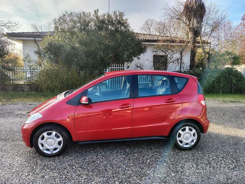 Rosso Usata 2009 Mercedes A150 Tre volumi | 2970 € (Buon prezzo) - Immagine 1/4