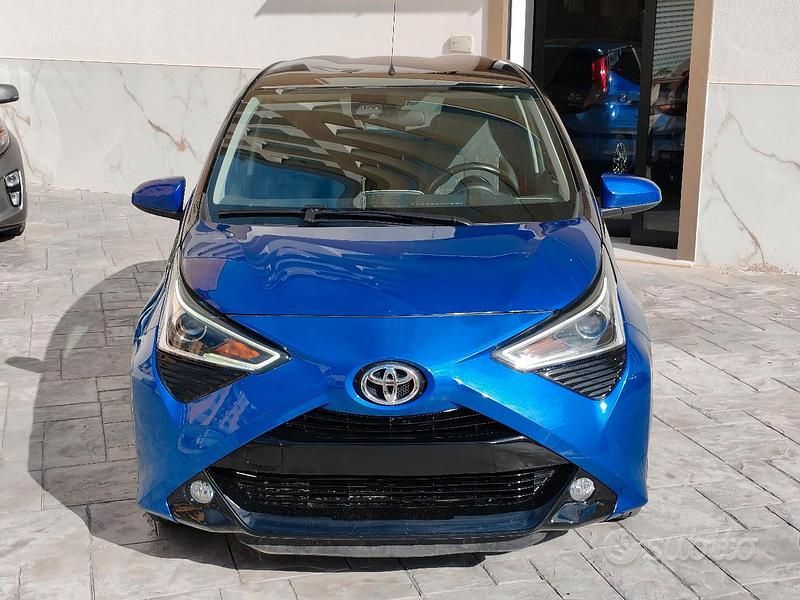 Usata Toyota Aygo X-clusiv 72 CV (52 kW) 2018 Blu Utilitaria