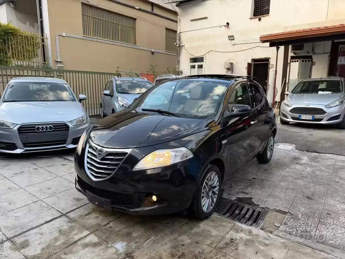 Usata Lancia Ypsilon S 95 CV (69 kW) 2013 Nero Utilitaria