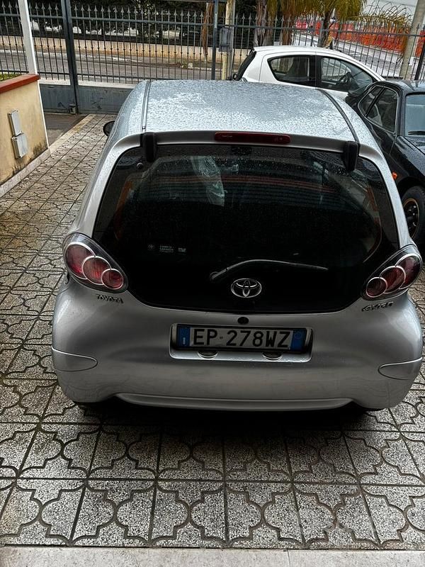 Usata Toyota Aygo 68 CV (50 kW) 2013 Grigio Utilitaria