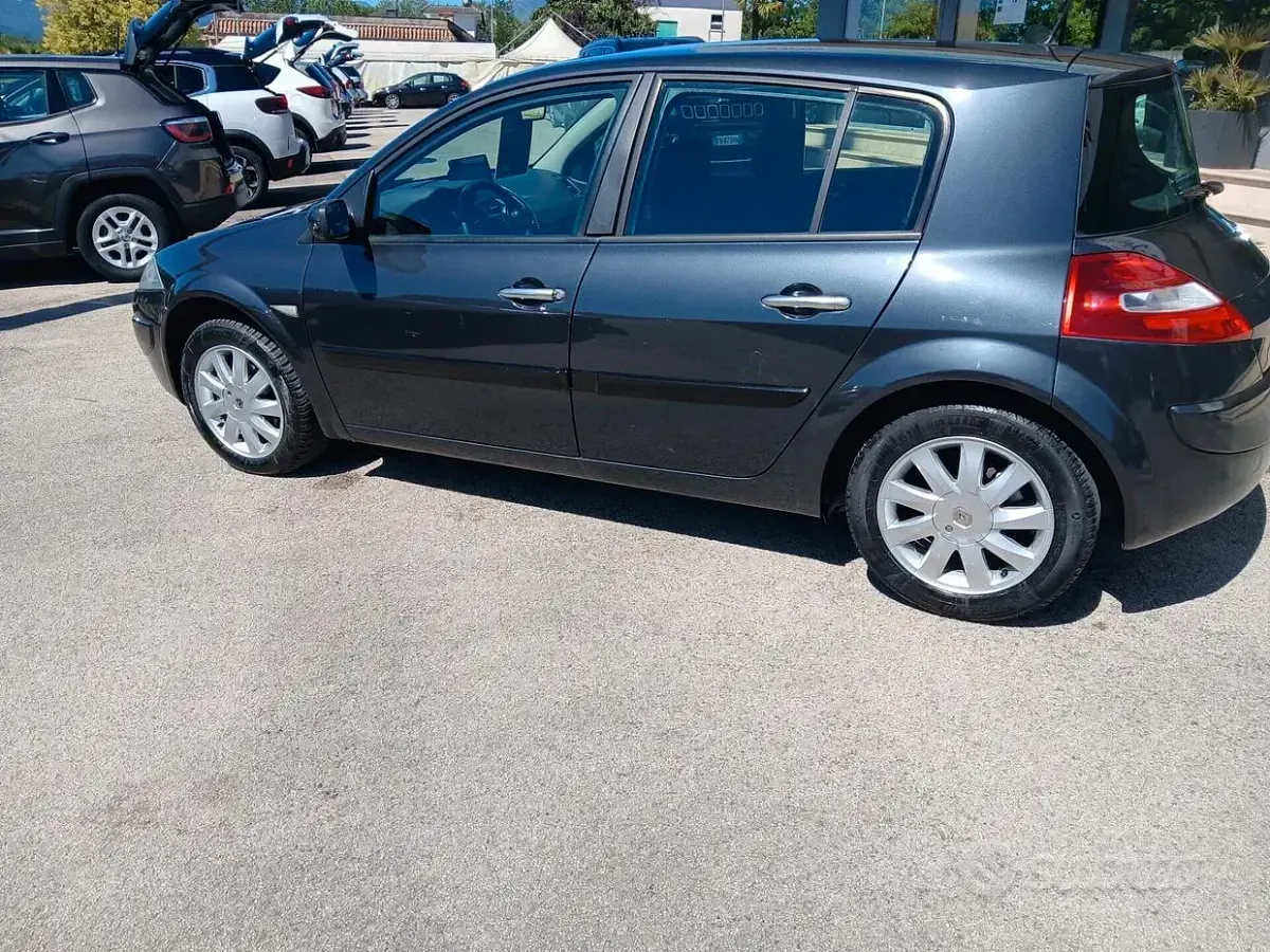 Usata Renault Mégane Dynamique 106 CV (77 kW) 2007 Grigio Berlina