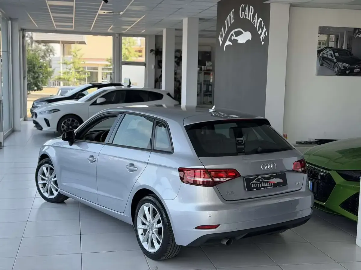 Usata Audi A3 Attraction 110 CV (80 kW) 2017 Argento Berlina