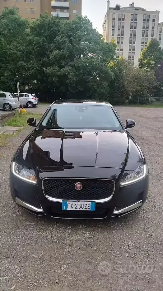 Usata Jaguar XF 163 CV (119 kW) 2019 Nero Berlina