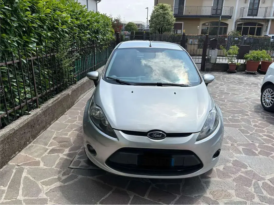 Usata Ford Fiesta Titanium 60 CV (44 kW) 2011 Grigio Berlina