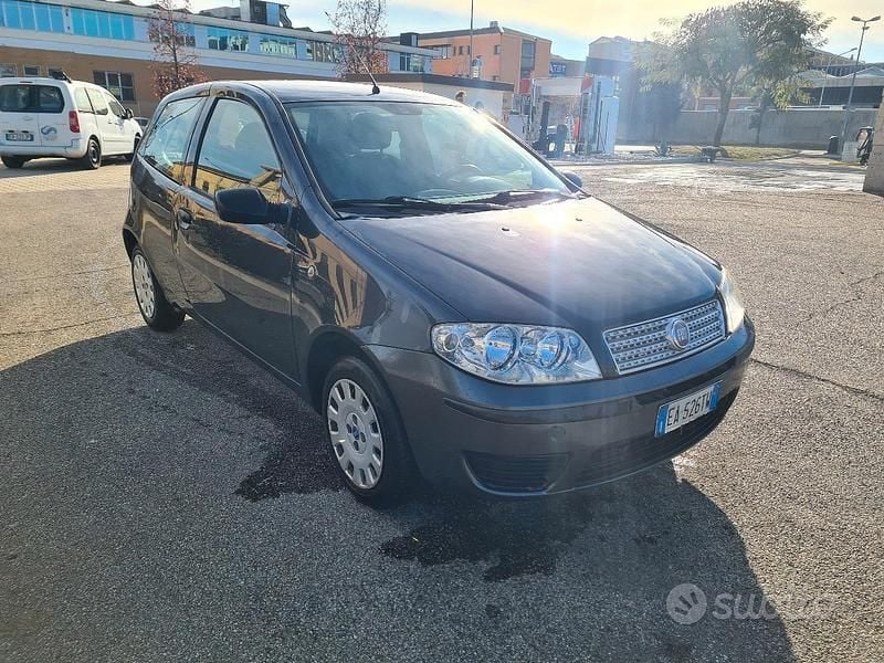Usata Fiat Punto Classica 60 CV (44 kW) 2010 Grigio Berlina
