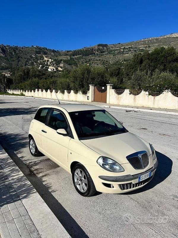 Giallo Usata 2006 Lancia Ypsilon Due volumi | 2300 € (Super prezzo) - Immagine 1/4