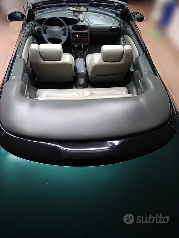 Usata Chrysler Stratus 133 CV (97 kW) 1997 Verde Cabrio