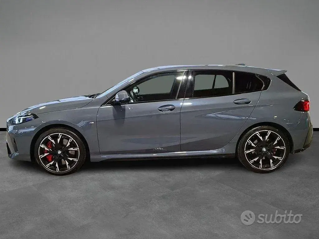 Usata BMW 118 M Sport 150 CV (110 kW) 2025 Grigio / metallizzato Utilitaria