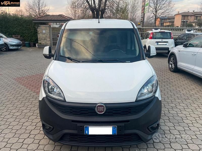 Usata Fiat Doblò Easy 105 CV (77 kW) 2018 Bianco gelato Monovolume