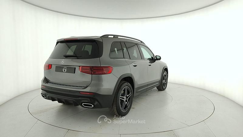 Nuova Mercedes GLB200 150 CV (110 kW) 2026 Gray SUV