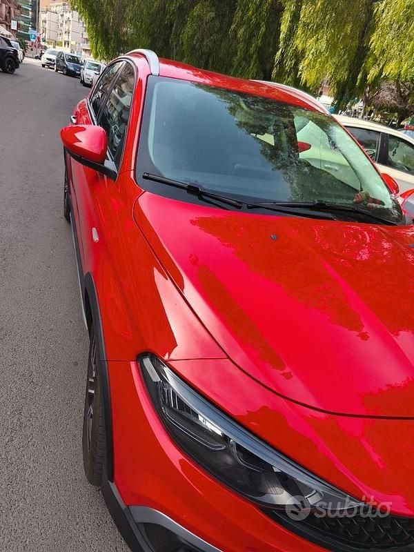 Usata Fiat Tipo Cross 101 CV (74 kW) 2023 Rosso Berlina