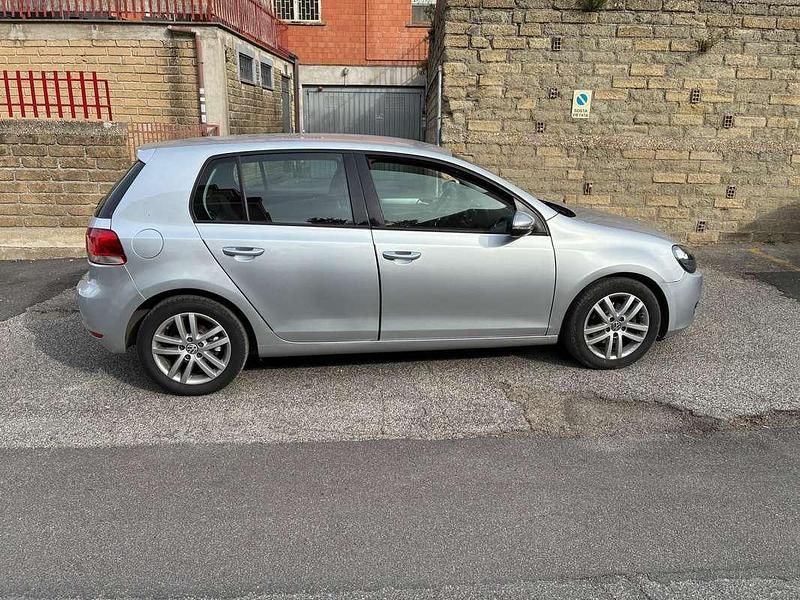 Usata VW Golf VI 110 CV (80 kW) 2010 Argento Utilitaria
