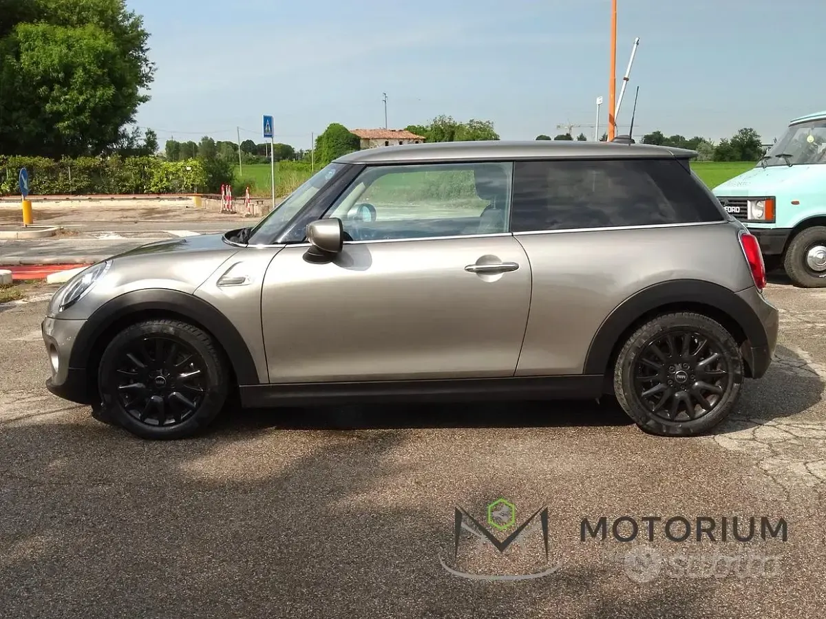 Usata Mini ONE 75 CV (55 kW) 2019 Grigio Utilitaria