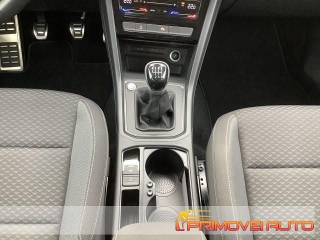 Usata VW Touran Active 122 CV (89 kW) 2022 Nero metallizzato Monovolume