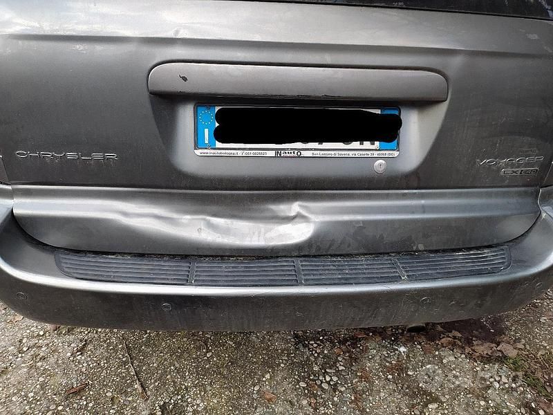 Usata Chrysler Voyager 105 CV (77 kW) 2007 Grigio Monovolume