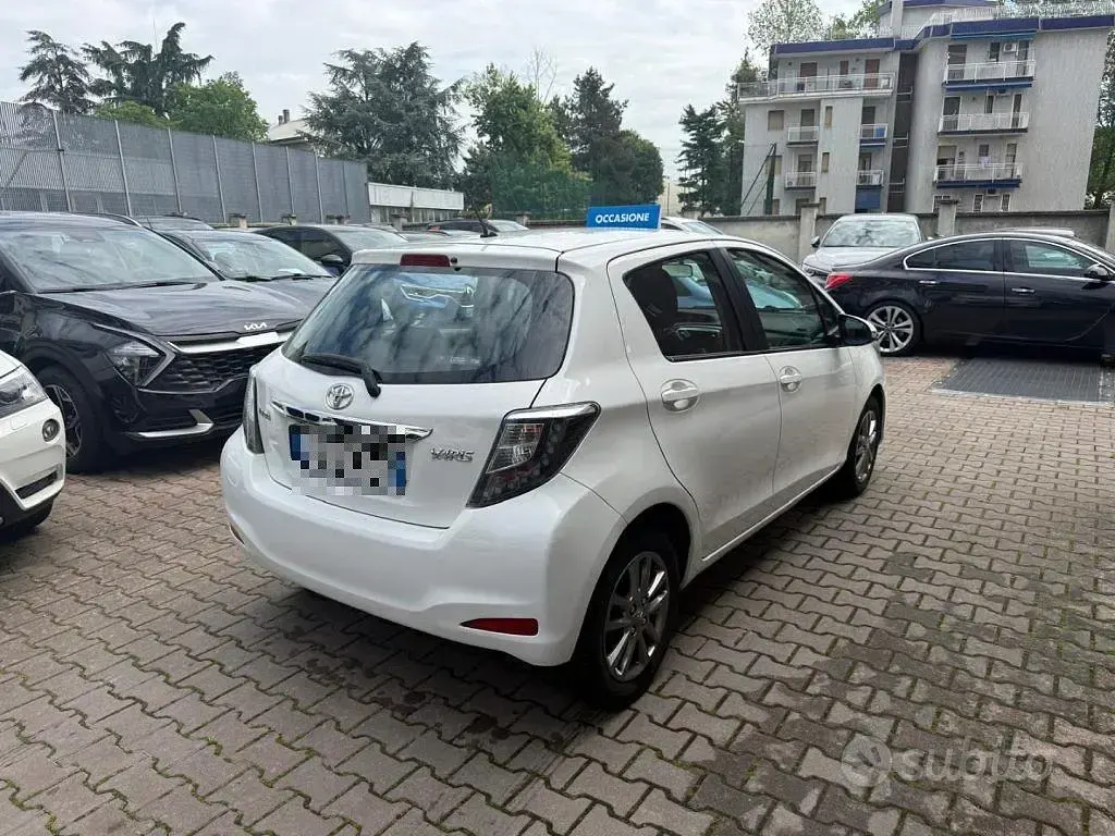 Occasion Toyota Yaris Lounge 99 ch (72 kW) 2014 Blanc Citadine