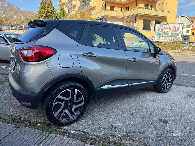 Usata Renault Captur 90 CV (66 kW) 2015 Marrone SUV