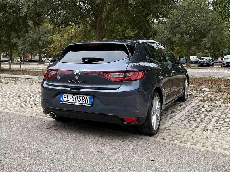 Usata Renault Mégane IV Zen 110 CV (80 kW) 2017 Grigio Berlina