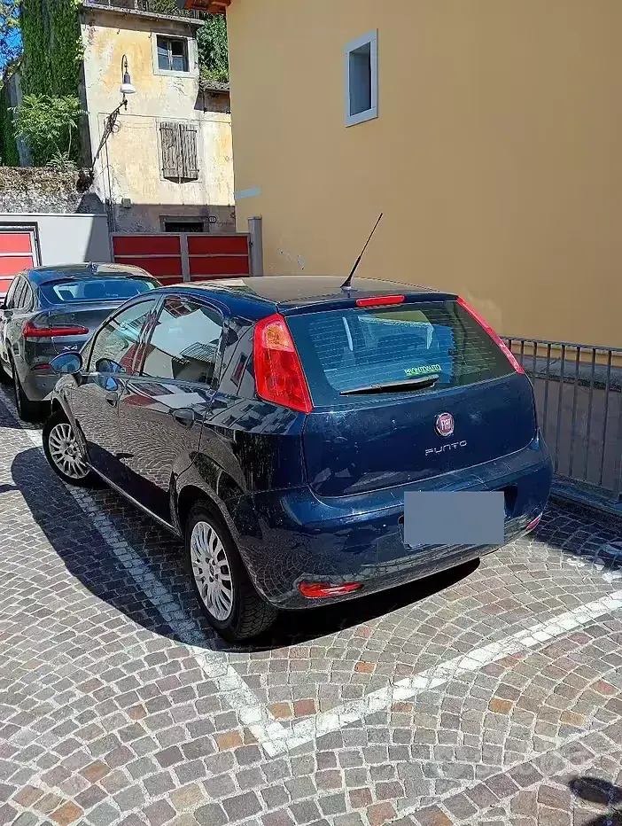 Usata Fiat Grande Punto 69 CV (50 kW) 2016 Bluazzurro Utilitaria