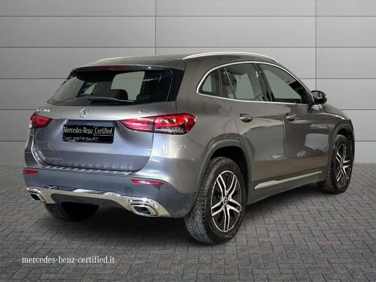 Begagnad Mercedes GLA250 224 HK (164 kW) 2020 Grå SUV
