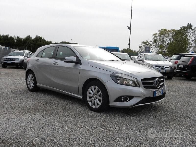 Usata Mercedes A180 109 CV (80 kW) 2015 Argento Berlina