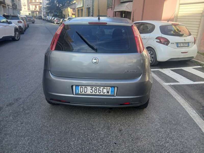 Usata 2006 Fiat Grande Punto Dynamic Due volumi | 700 € (Super prezzo) - Immagine 1/4