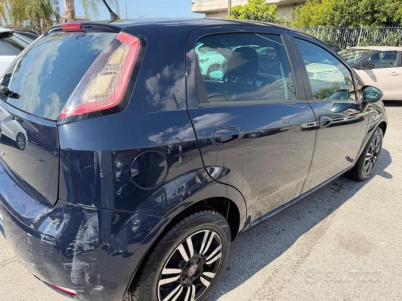 Usata Fiat Punto Pop 77 CV (56 kW) 2014 Blu Utilitaria