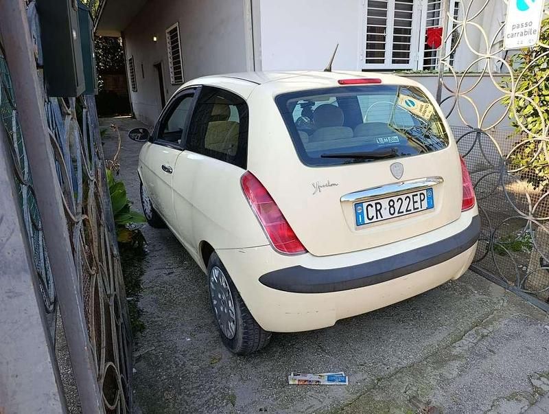 Usata Lancia Ypsilon 60 CV (44 kW) 2004 Utilitaria
