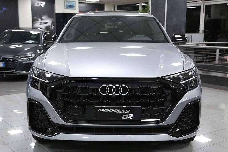 Usata Audi Q8 S-Line 286 CV (210 kW) 2024 Argento satellite SUV
