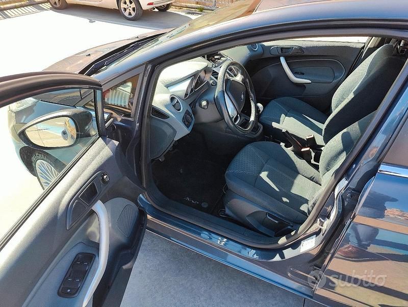 Usata Ford Fiesta Titanium 95 CV (69 kW) 2011 Blu Utilitaria