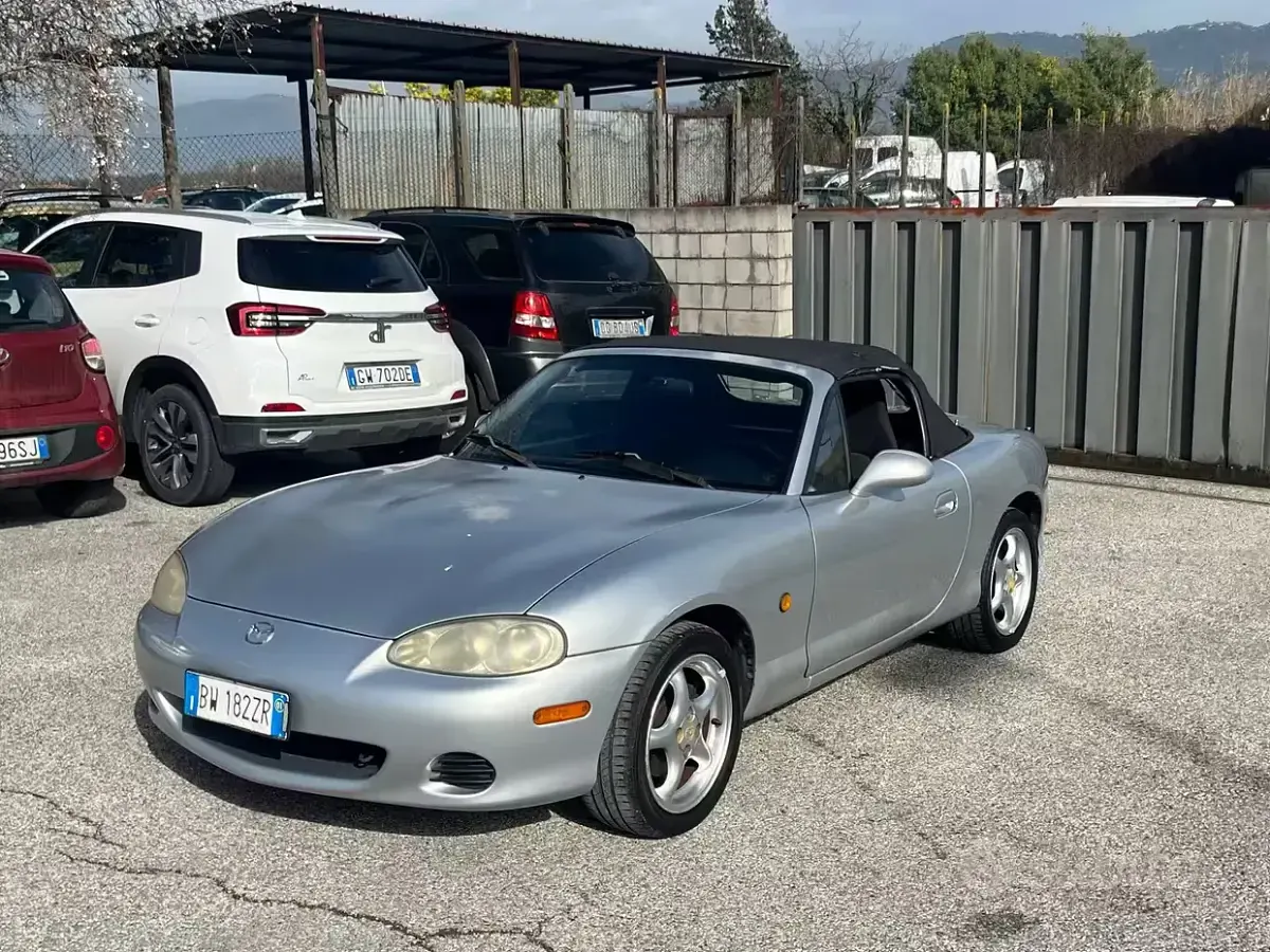 Usata Mazda MX5 110 CV (80 kW) 2001 Grigio Cabrio