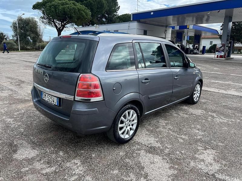 Usata Opel Zafira Cosmo 120 CV (88 kW) 2008 Grigio Monovolume