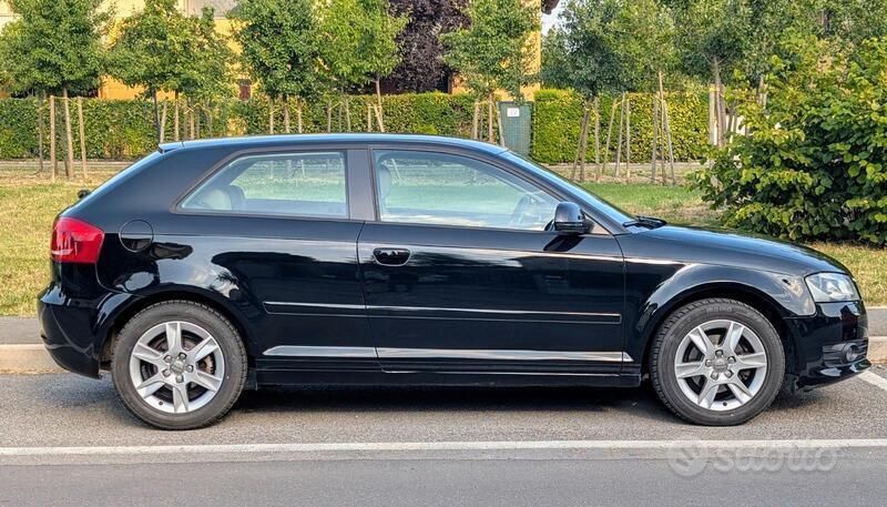 Nero Usata 2009 Audi A3 Due volumi | 3200 € (Ottimo prezzo) - Immagine 1/4