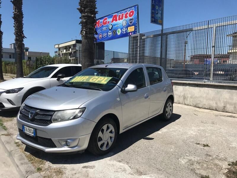 Usata Dacia Sandero Lauréate 75 CV (55 kW) 2014 Grigio Utilitaria
