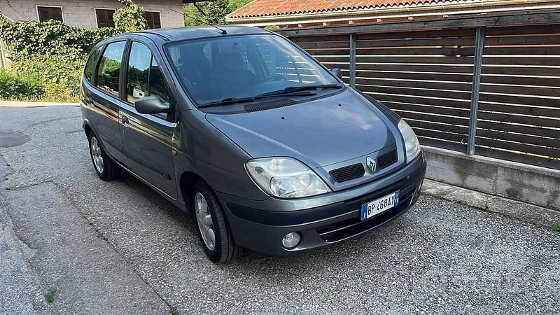 Usata 2000 Renault Scénic Monovolume | 1500 € - Immagine 1/4